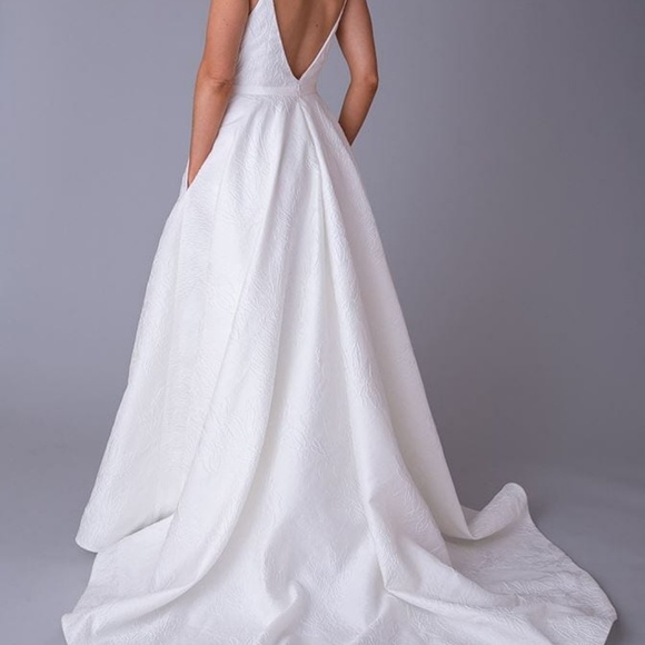 Unique A-Line Textured Ivory Pockets Backless - Picture 2 of 4